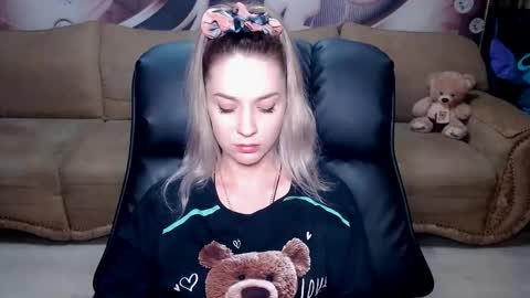 Snapshot of lovellymalina chatting on 12-03-24, 03:33 private open online show from 12-03-24, 03:33