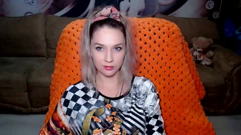 Snapshot of lovellymalina chatting on 12-14-24, 05:03 private open online show from 12-14-24, 05:03