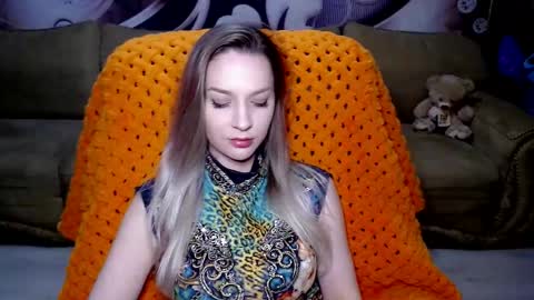 Snapshot of lovellymalina chatting on 12-15-24, 07:10 private open online show from 12-15-24, 07:10