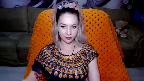 Snapshot of lovellymalina chatting on 12-16-24, 05:33 private open online show from 12-16-24, 05:33