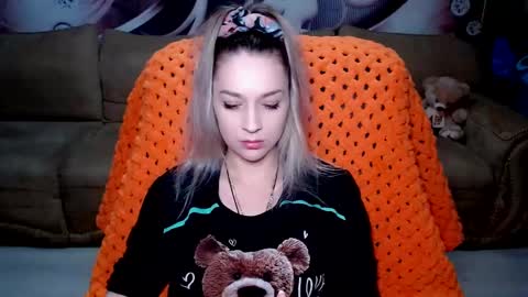 Snapshot of lovellymalina chatting on 12-18-24, 02:49 private open online show from 12-18-24, 02:49