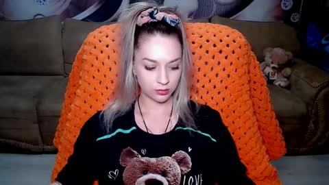 Snapshot of lovellymalina chatting on 12-18-24, 06:03 private open online show from 12-18-24, 06:03