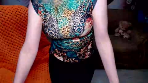 Snapshot of lovellymalina chatting on 12-22-24, 03:22 private open online show from 12-22-24, 03:22