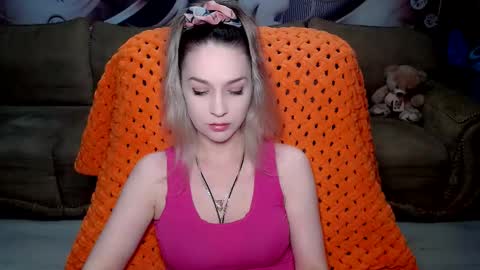 Snapshot of lovellymalina chatting on 12-25-24, 01:41 private open online show from 12-25-24, 01:41