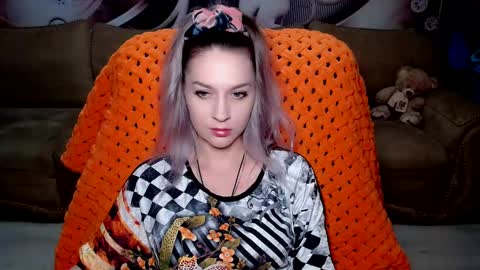 Snapshot of lovellymalina chatting on 12-27-24, 06:10 private open online show from 12-27-24, 06:10
