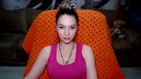 Snapshot of lovellymalina chatting on 01-01-25, 04:07 private open online show from 01-01-25, 04:07