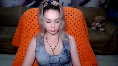 Snapshot of lovellymalina chatting on 01-03-25, 01:14 private open online show from 01-03-25, 01:14