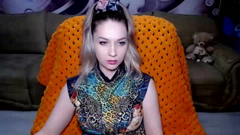Snapshot of lovellymalina chatting on 01-05-25, 01:04 private open online show from 01-05-25, 01:04