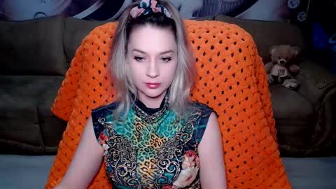 Snapshot of lovellymalina chatting on 01-05-25, 04:38 private open online show from 01-05-25, 04:38