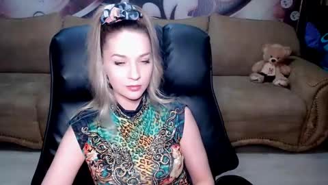 Snapshot of lovellymalina chatting on 01-18-25, 04:42 private open online show from 01-18-25, 04:42