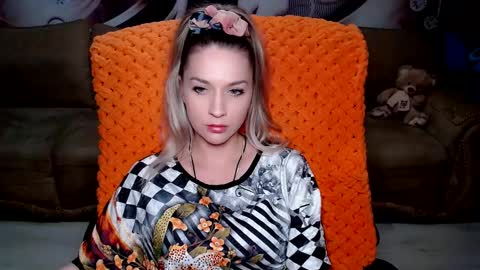 Snapshot of lovellymalina chatting on 01-28-25, 04:30 private open online show from 01-28-25, 04:30
