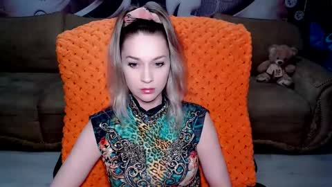 Snapshot of lovellymalina chatting on 02-01-25, 12:58 private open online show from 02-01-25, 12:58