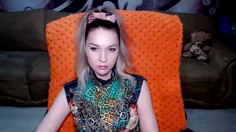 Snapshot of lovellymalina chatting on 02-01-25, 04:00 private open online show from 02-01-25, 04:00