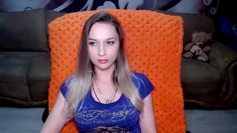 Snapshot of lovellymalina chatting on 02-04-25, 06:17 private open online show from 02-04-25, 06:17