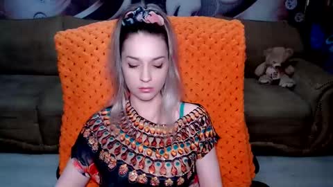 Snapshot of lovellymalina chatting on 03-04-25, 10:13 private open online show from 03-04-25, 10:13