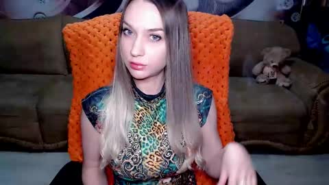 Snapshot of lovellymalina chatting on 03-05-25, 10:11 private open online show from 03-05-25, 10:11