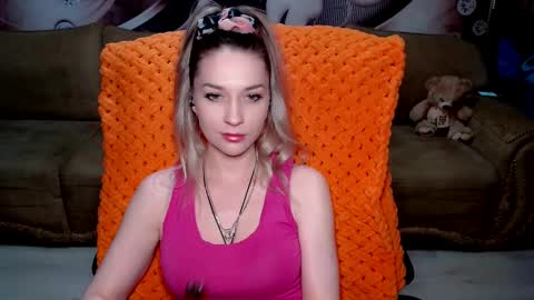 Snapshot of lovellymalina chatting on 03-06-25, 12:09 private open online show from 03-06-25, 12:09