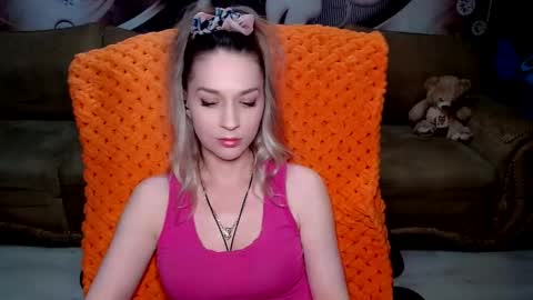 Snapshot of lovellymalina chatting on 03-06-25, 06:37 private open online show from 03-06-25, 06:37