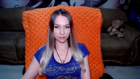 Snapshot of lovellymalina chatting on 03-08-25, 09:06 private open online show from 03-08-25, 09:06