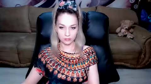 Snapshot of lovellymalina chatting on 03-09-25, 09:13 private open online show from 03-09-25, 09:13