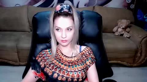 Snapshot of lovellymalina chatting on 03-09-25, 04:55 private open online show from 03-09-25, 04:55
