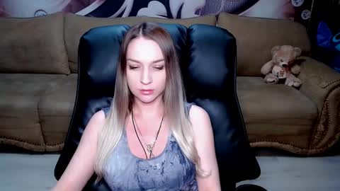 Snapshot of lovellymalina chatting on 03-10-25, 04:35 private open online show from 03-10-25, 04:35