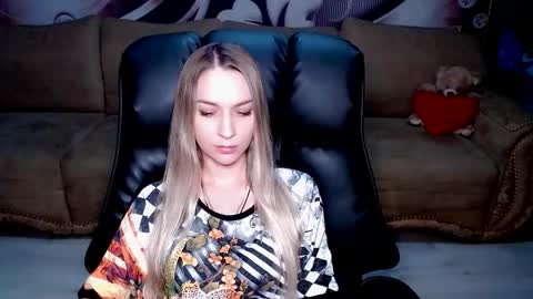 Snapshot of lovellymalina chatting on 09-29-25, 04:45 private open online show from 09-29-25, 04:45
