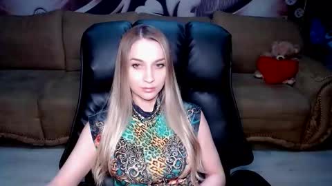 Snapshot of lovellymalina chatting on 10-01-25, 02:23 private open online show from 10-01-25, 02:23