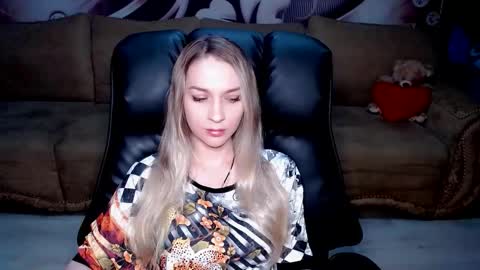 Snapshot of lovellymalina chatting on 10-04-25, 03:21 private open online show from 10-04-25, 03:21