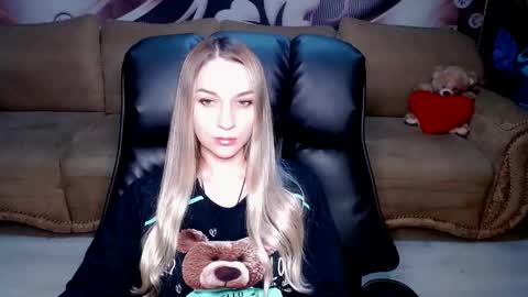 Snapshot of lovellymalina chatting on 10-07-25, 05:10 private open online show from 10-07-25, 05:10
