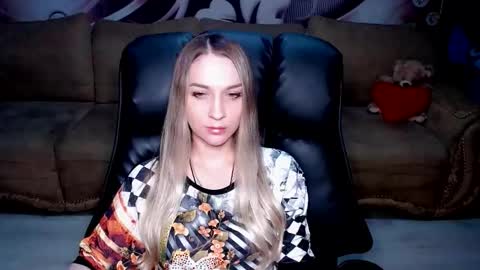 Snapshot of lovellymalina chatting on 10-09-25, 02:26 private open online show from 10-09-25, 02:26