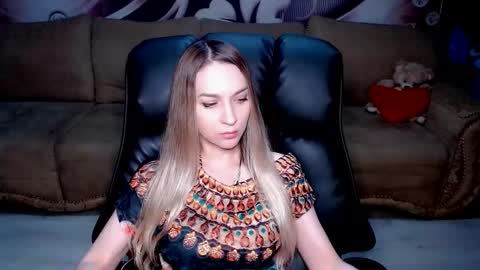 Snapshot of lovellymalina chatting on 10-27-25, 03:05 private open online show from 10-27-25, 03:05