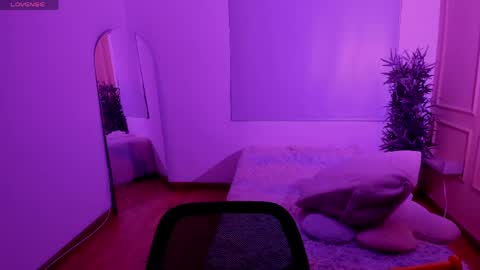 Emma online show from 05-27-26, 01:19