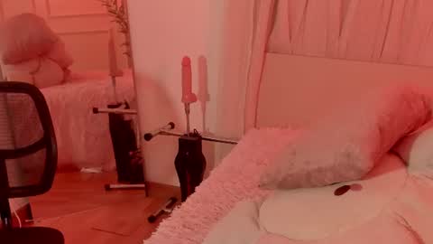 Emma online show from 07-25-26, 01:19