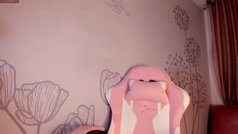 Snapshot of lovely_paris_01 chatting on 07-09-26, 06:17 Paris Rose online show from 07-09-26, 06:17