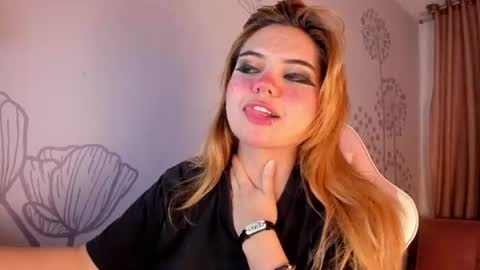 Snapshot of lovely_paris_01 chatting on 07-29-26, 07:06 Paris Rose online show from 07-29-26, 07:06