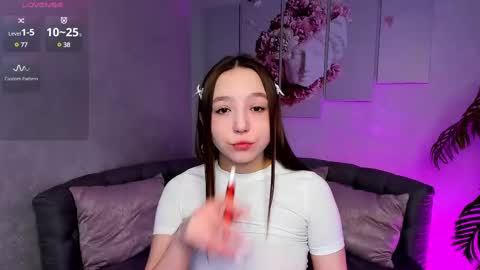 Snapshot of lovely_poppy chatting on 03-07-25, 02:57 Lolly online show from 03-07-25, 02:57