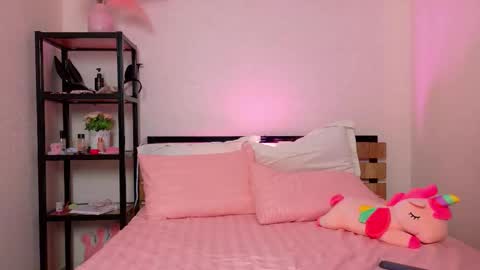 Snapshot of lovely_poppy chatting on 09-19-25, 01:40 Lolly online show from 09-19-25, 01:40
