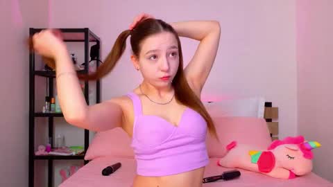 Snapshot of lovely_poppy chatting on 10-17-25, 01:31 Lolly online show from 10-17-25, 01:31