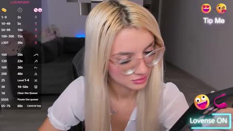 Snapshot of lovelybianca_ chatting on 10-17-25, 07:27 lovelybianca_ online show from 10-17-25, 07:27