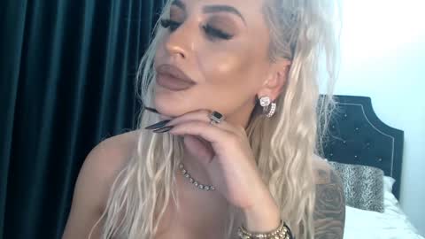 Snapshot of lovelyblondyxxx chatting on 12-13-24, 02:10 PrAllinXXXa online show from 12-13-24, 02:10