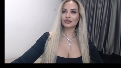 Snapshot of lovelyblondyxxx chatting on 02-11-25, 11:12 PrAllinXXXa online show from 02-11-25, 11:12