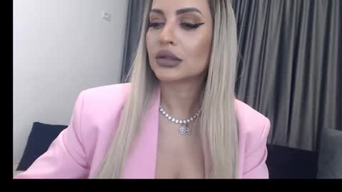Snapshot of lovelyblondyxxx chatting on 02-16-25, 11:16 PrAllinXXXa online show from 02-16-25, 11:16