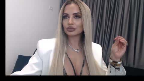 Snapshot of lovelyblondyxxx chatting on 02-19-25, 02:33 PrAllinXXXa online show from 02-19-25, 02:33