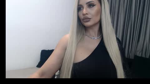 Snapshot of lovelyblondyxxx chatting on 02-21-25, 11:43 PrAllinXXXa online show from 02-21-25, 11:43