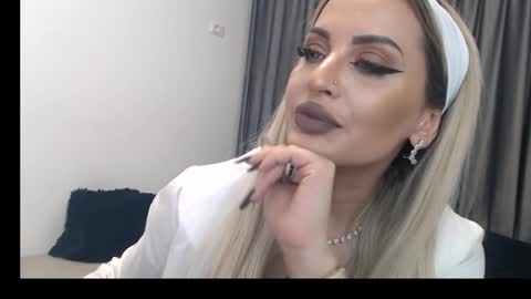 Snapshot of lovelyblondyxxx chatting on 02-25-25, 02:14 PrAllinXXXa online show from 02-25-25, 02:14