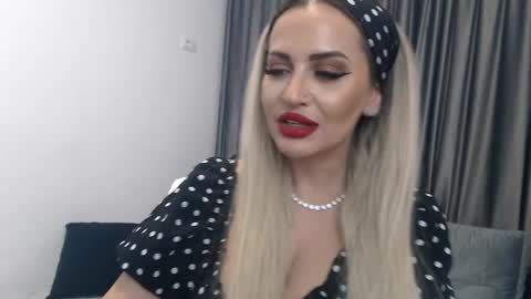 Snapshot of lovelyblondyxxx chatting on 03-08-25, 12:33 PrAllinXXXa online show from 03-08-25, 12:33