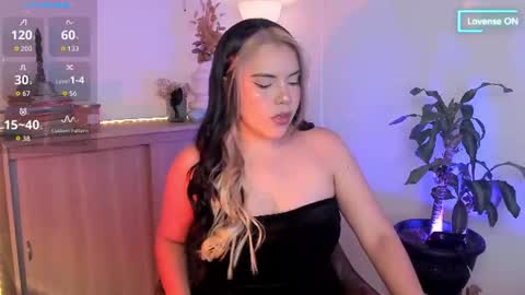 Snapshot of lovelygirl45 chatting on 06-10-26, 02:01 Valerie online show from 06-10-26, 02:01