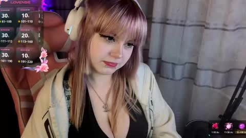 Snapshot of lovelykristii chatting on 05-01-26, 10:25 hristie online show from 05-01-26, 10:25