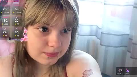 Snapshot of lovelykristii chatting on 06-10-26, 04:56 hristie online show from 06-10-26, 04:56